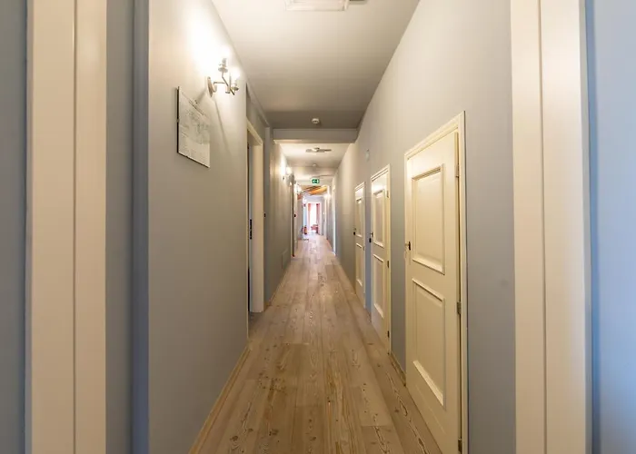 Accademia Vine Πανδοχείο *